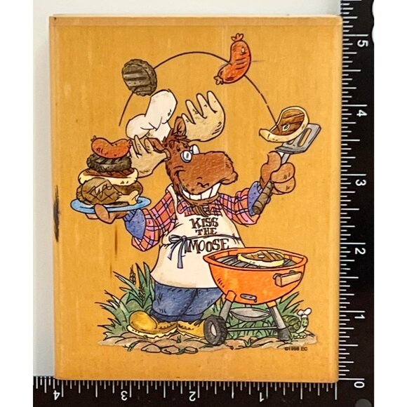 1998 ENESCO MOOSE CREEK CROSSING XR003 GRILL CRAZY WOOD MOUNTED RUBBER STAMP - Picture 2 of 6
